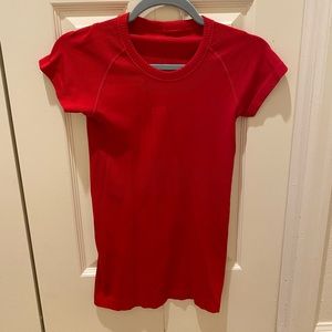 Lululemon short sleeve swiftly Red Size 2